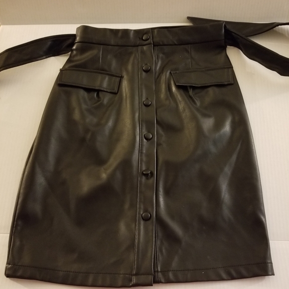 Faux leather belted skirt - Picture 5 of 8